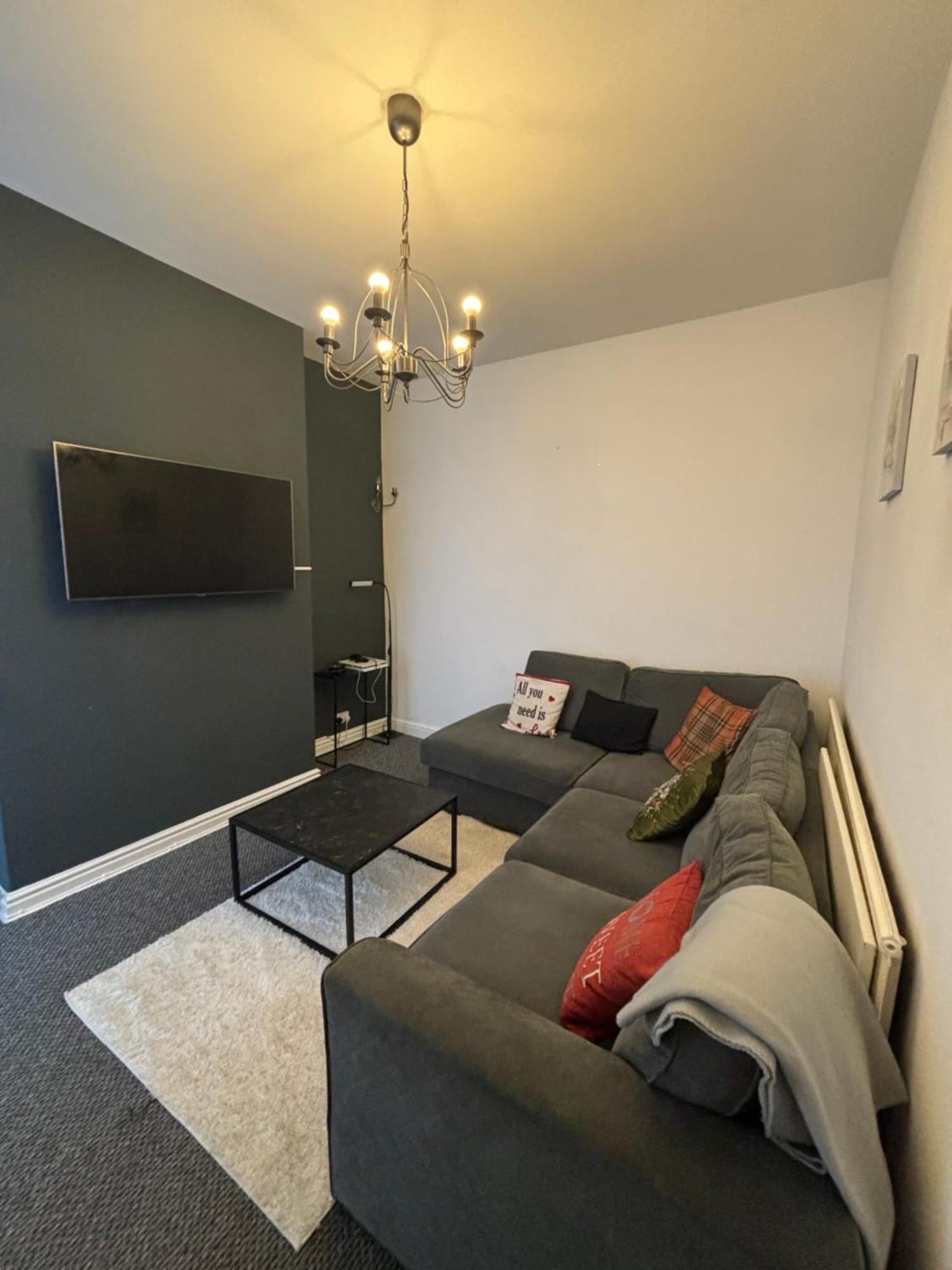 Modern Double Bedroom Homestay *